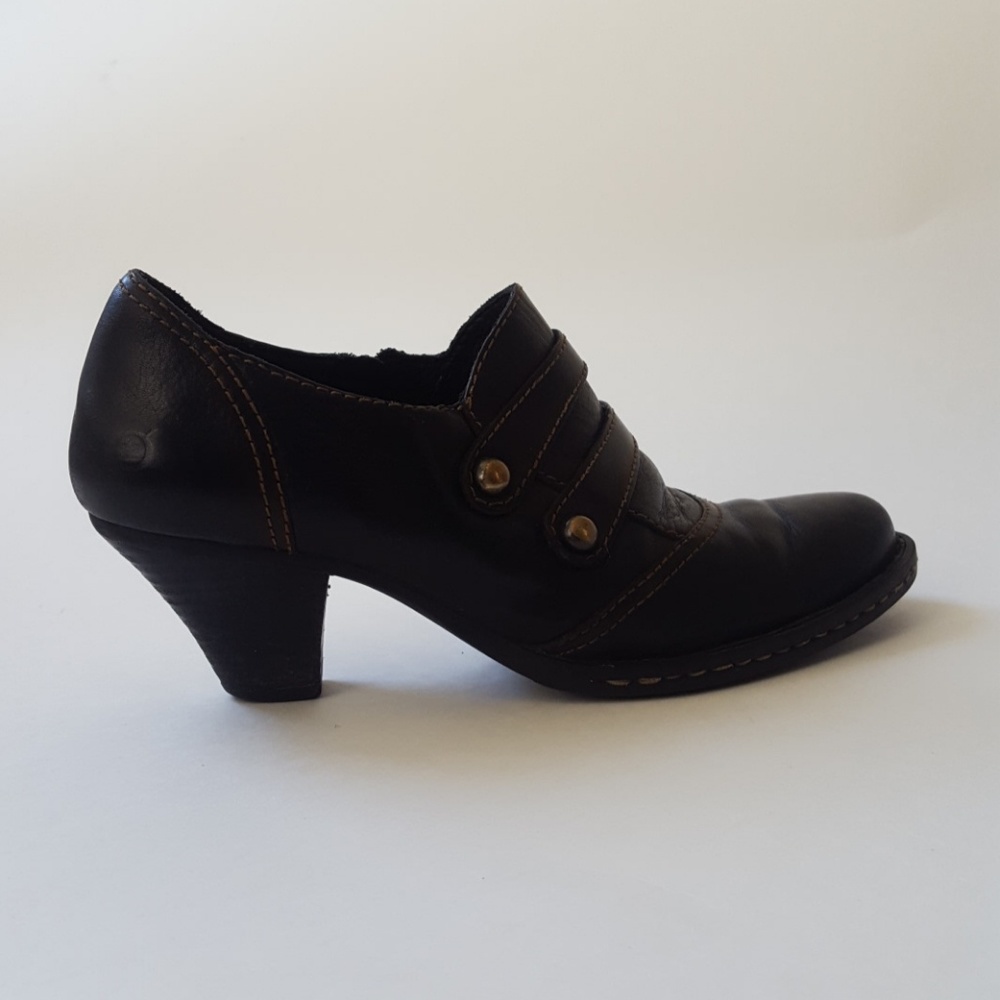 Vintage style black booties